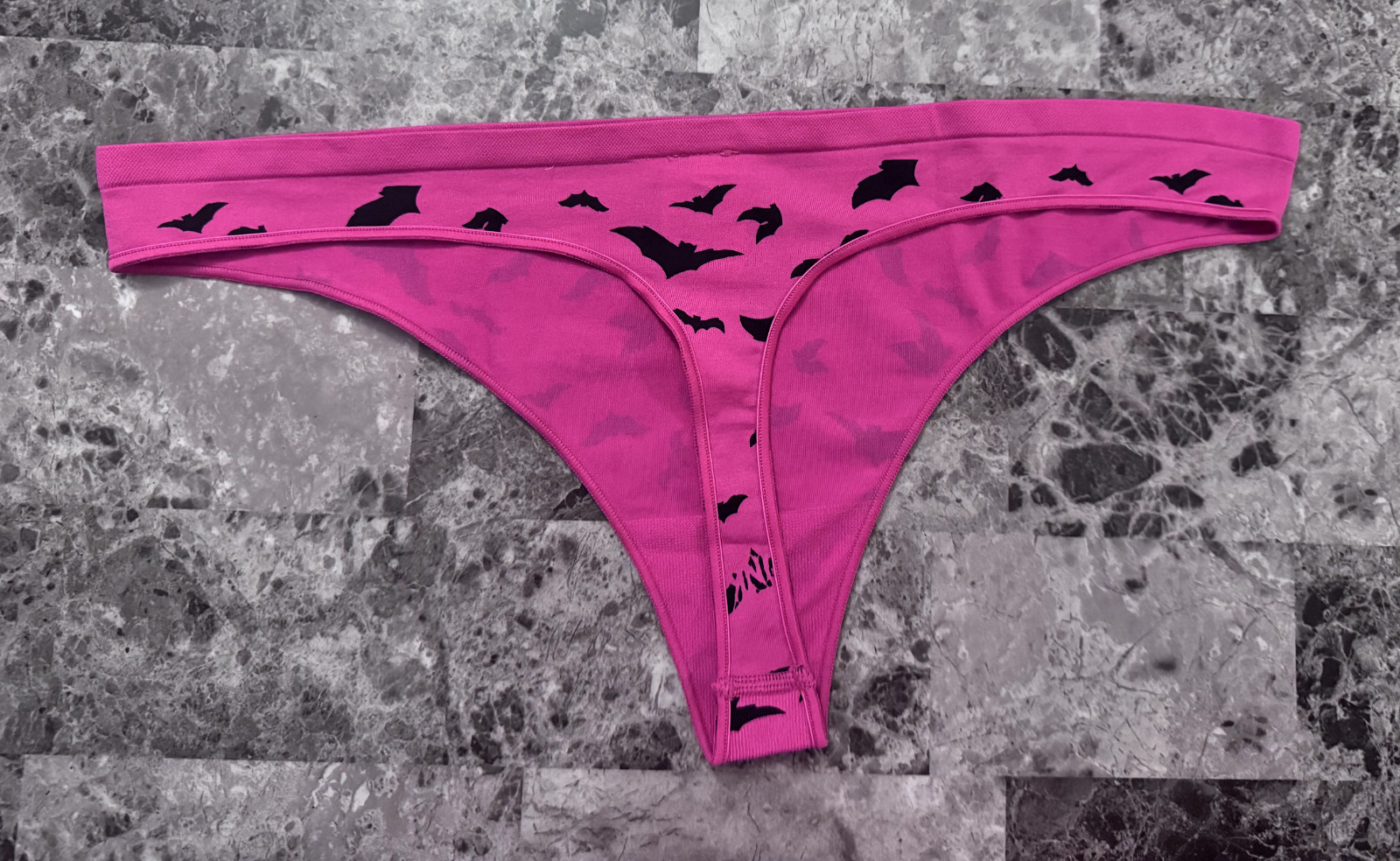 NWT VICTORIA’S SECRET PINK LARGE BLACK BAT HALLOWEEN SEAMLESS THONG PANTIES