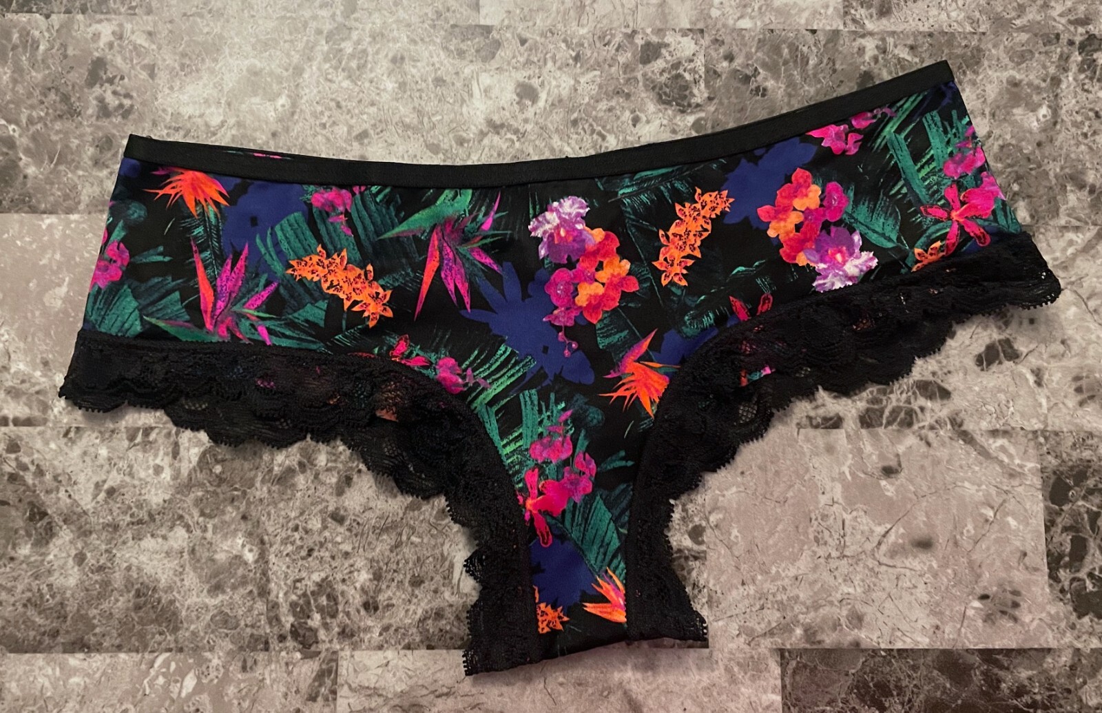 NWT VICTORIA’S SECRET SMOOTH FLORAL TROPICAL PALM T BACK LACE CHEEKY PANTIES