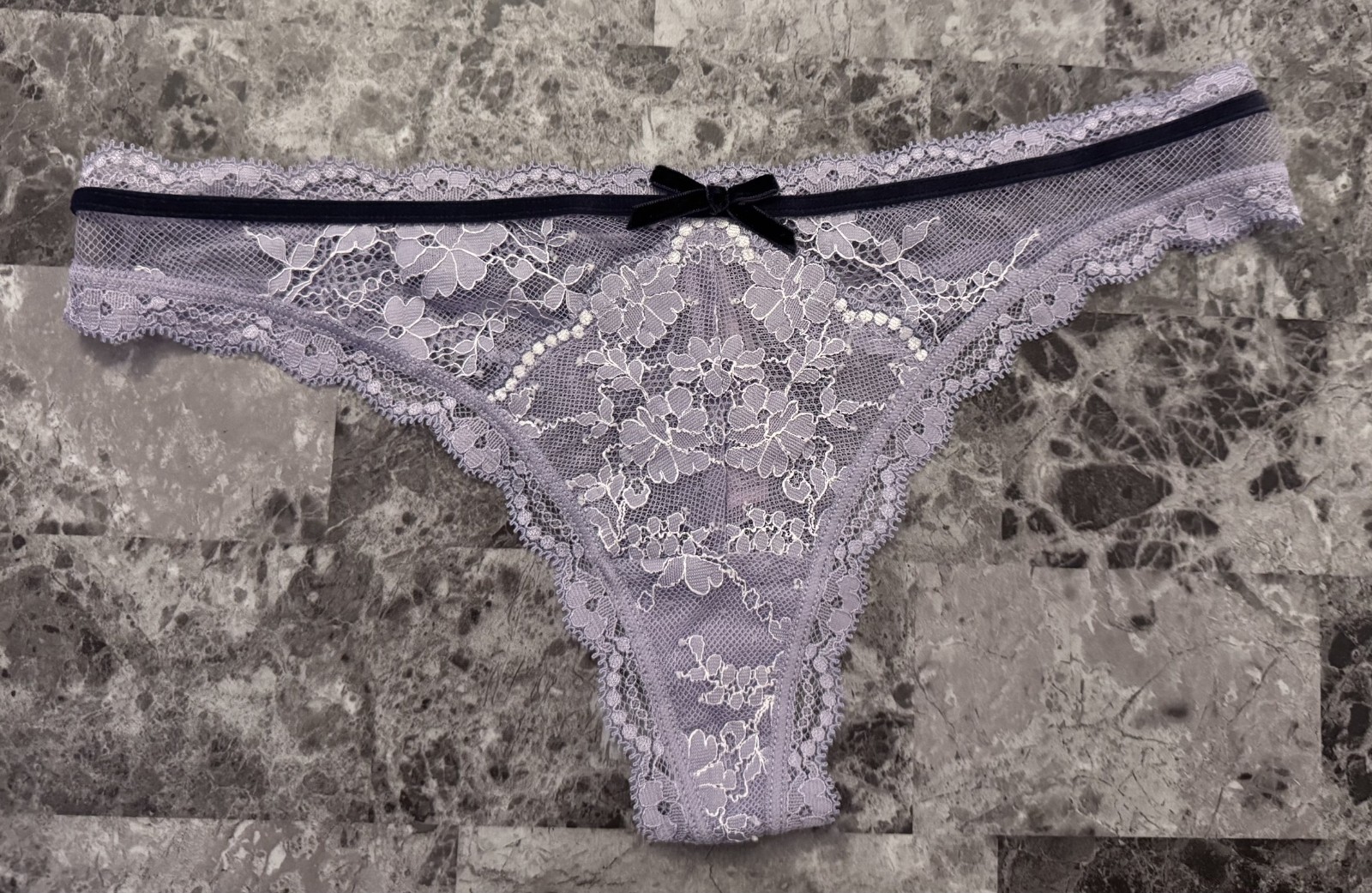 NWT VICTORIA’S SECRET DREAM ANGELS M LAVENDER FLORAL LACE MESH THONG PANTIES