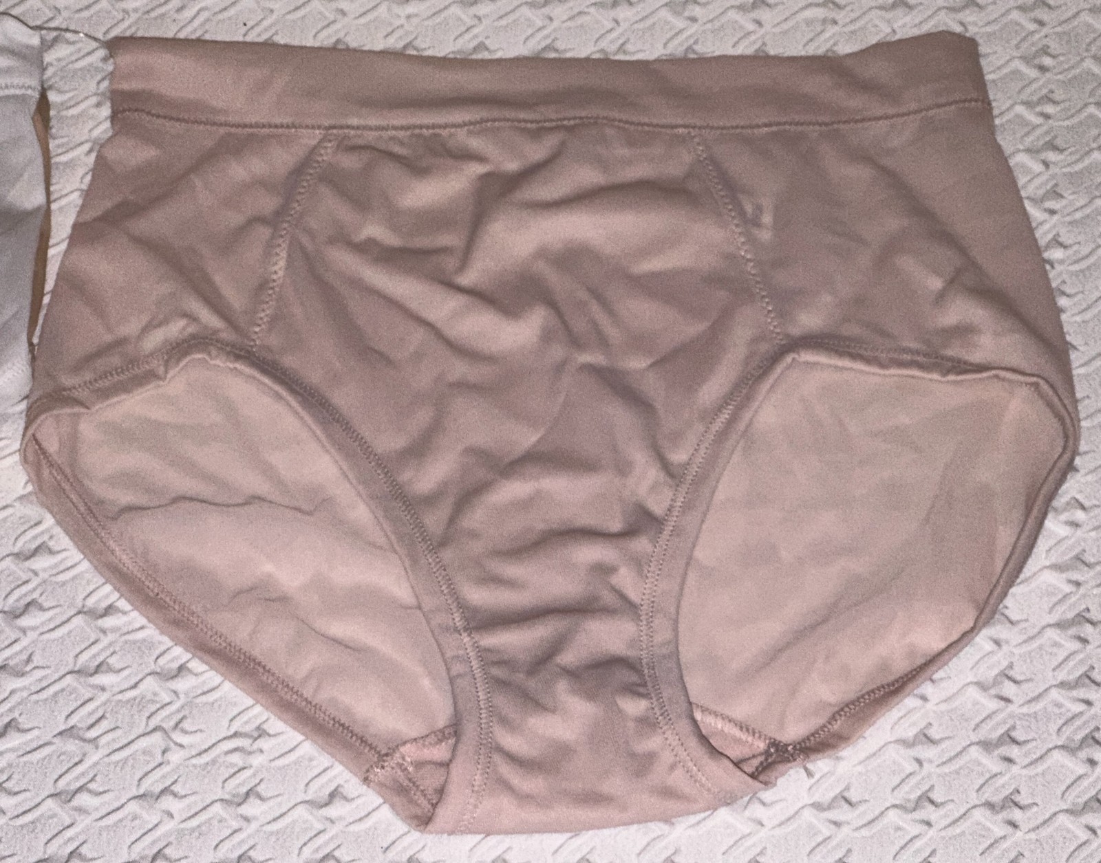 BALI One Smooth U Second Skin White Nude Sandshell Brief Panty Womens Sz M 6