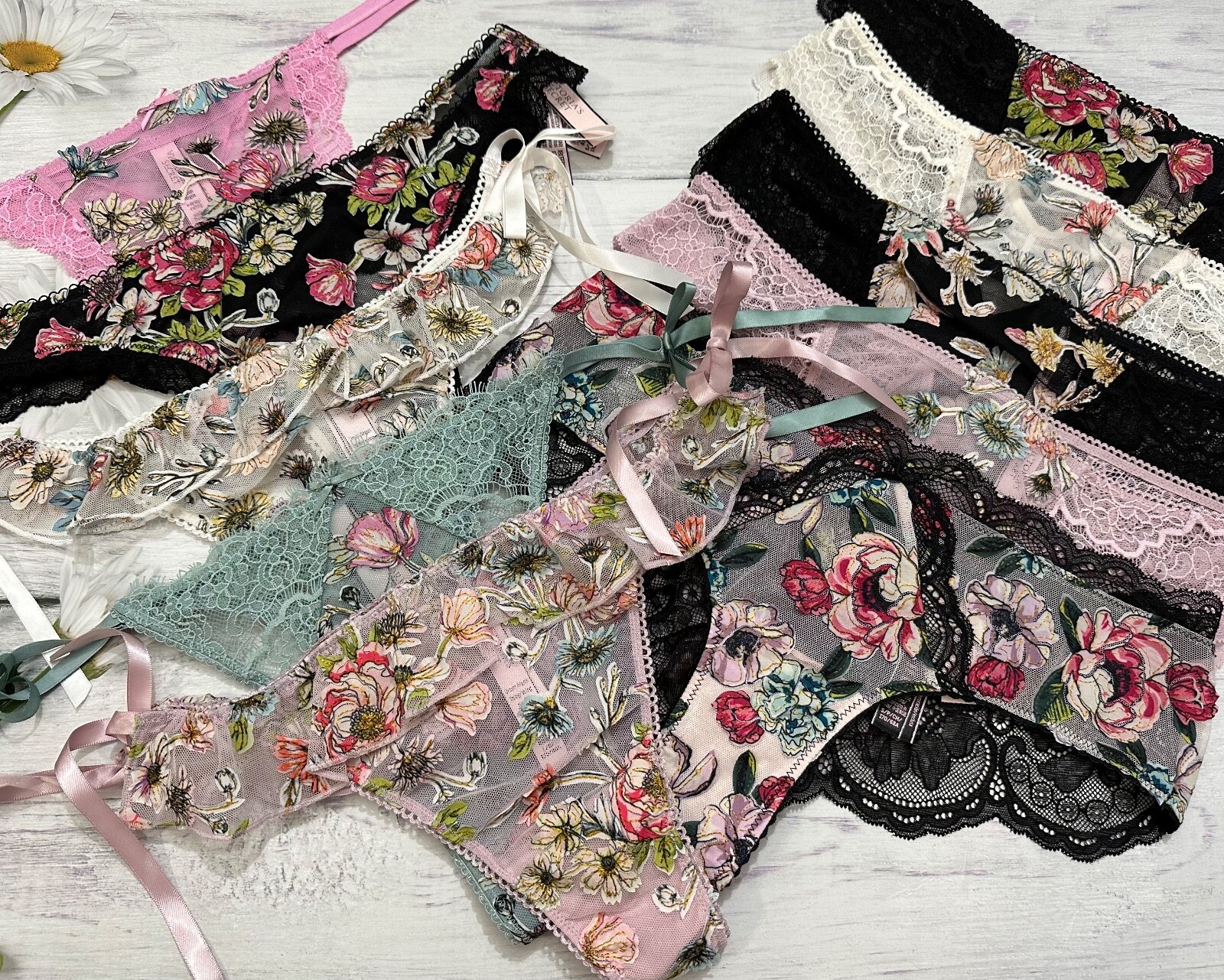 Victoria’s Secret Dream Angels Embroidered Floral Thong Cheeky Side Tie