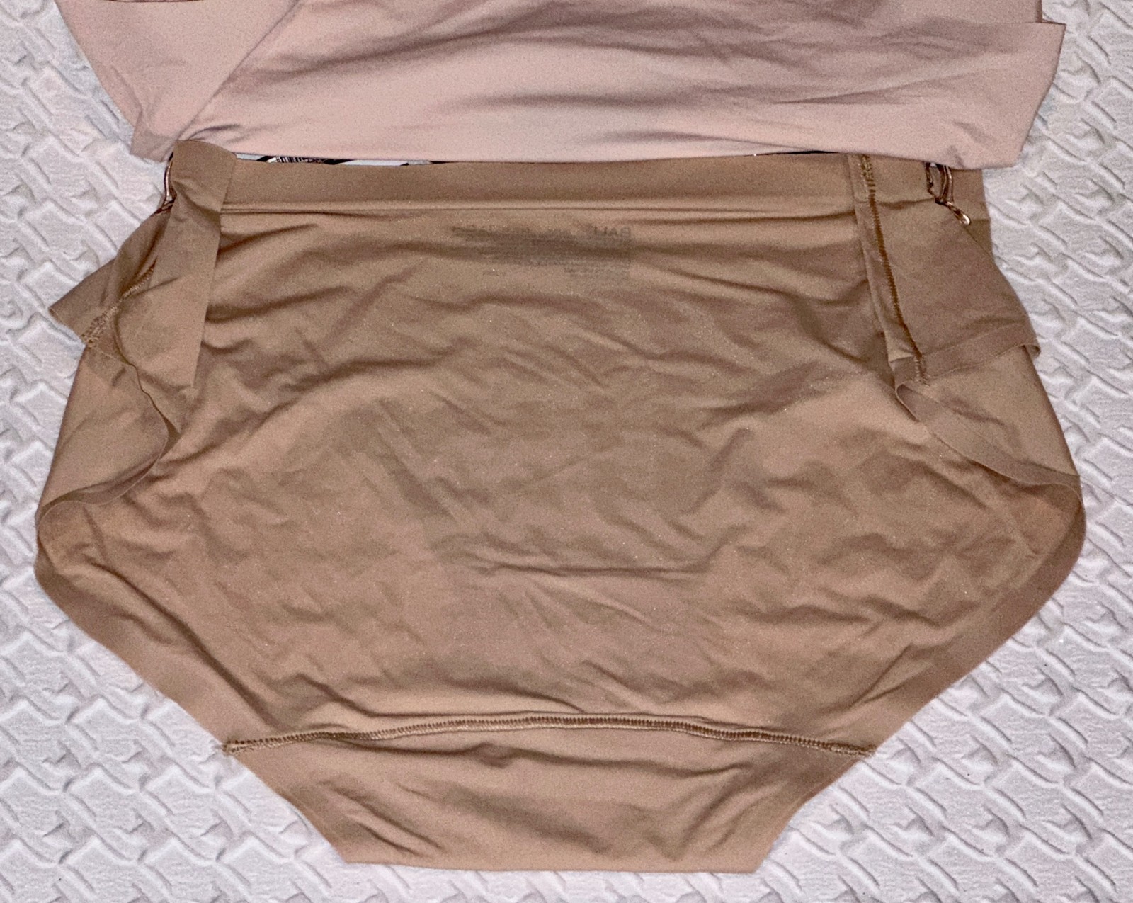BALI Comfort Revolution Easylite Sandshell Nude White Hipster Panty Womens L 7
