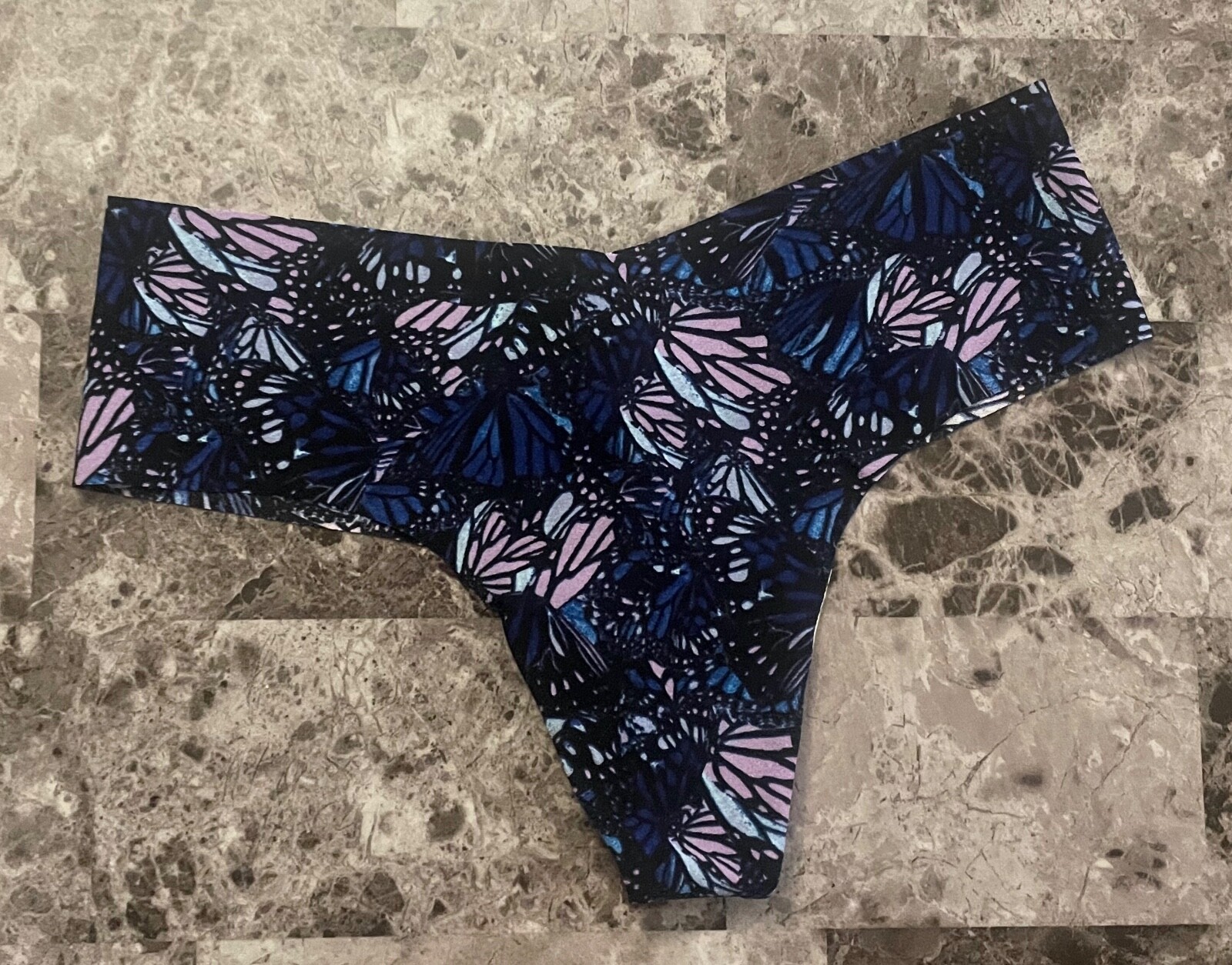 NWT VICTORIA’S SECRET BLACK BLUE PURPLE BUTTERFLY WING NO SHOW THONG PANTIES
