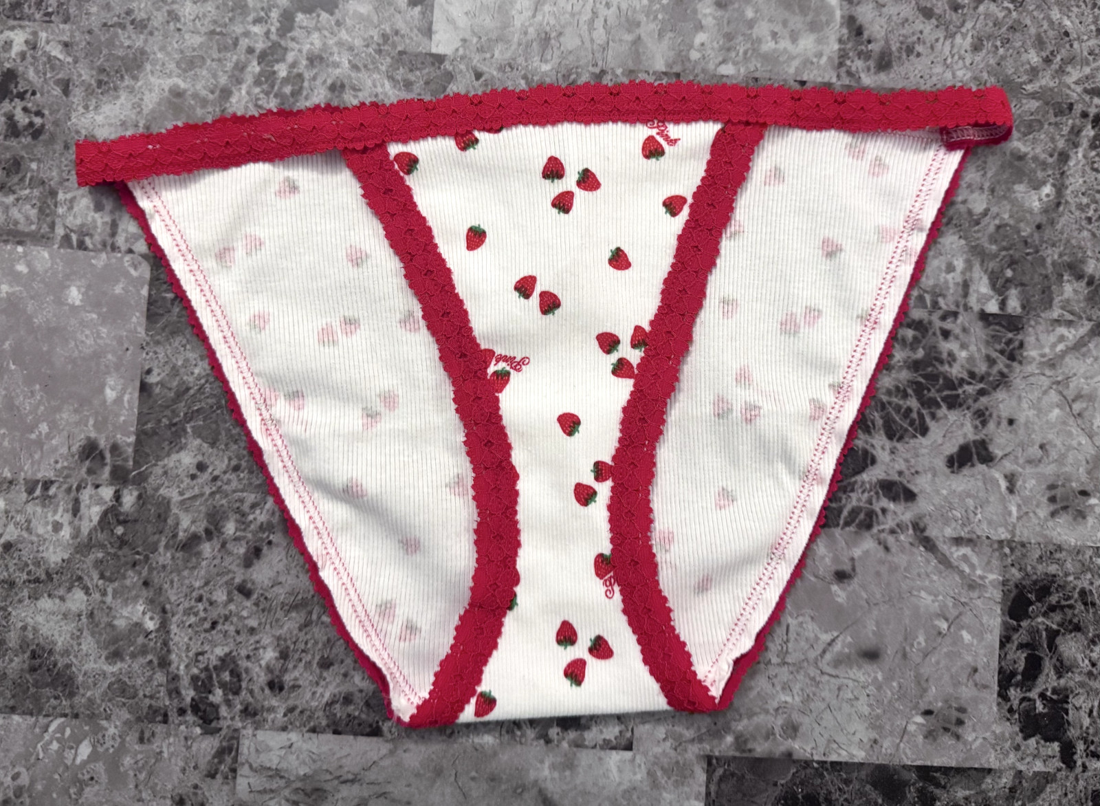 NWT VICTORIA’S SECRET PINK RED STRAWBERRY RIBBED KNIT LACE STRING BIKINI PANTIES
