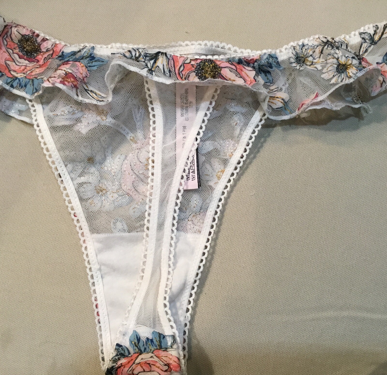 Victorias Secret Dream Angels 2019 Floral Embroidered Ruffle Flutter Thong M