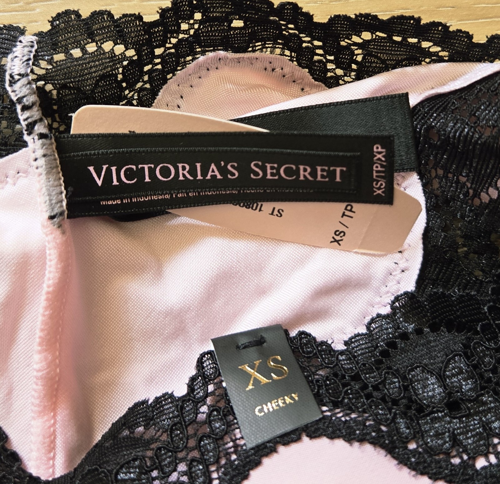 NWT Vintage Victoria’s Secret Pink Smooth Black Lace Trim Cheeky Panties Bow XS