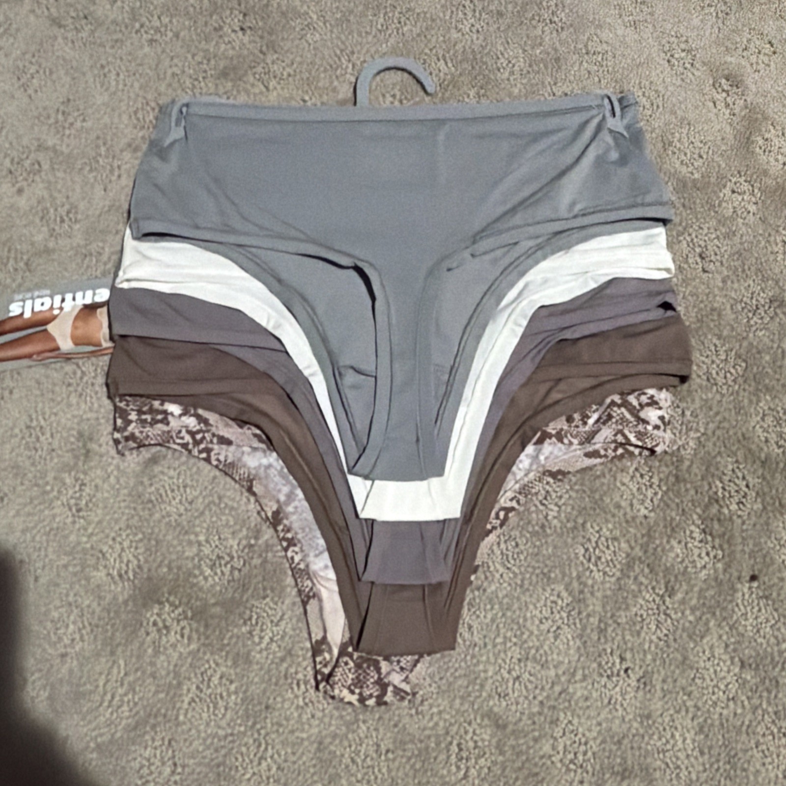 Essentials By Rene Rofe 5pk Flexible Fit Hi-Waist Thongs. Sz. M. NWT!