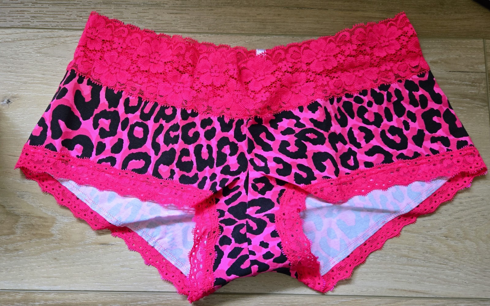NIB Vintage Victoria’s Secret PINK Animal Cotton Lace Low Boyshort Panties S