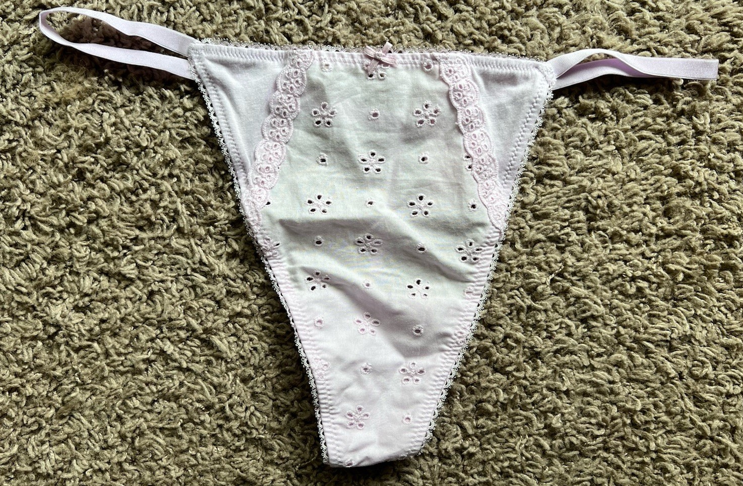NWT Victoria’s Secret Eyelet V String Thong Cotton Panty Pink Purple Large