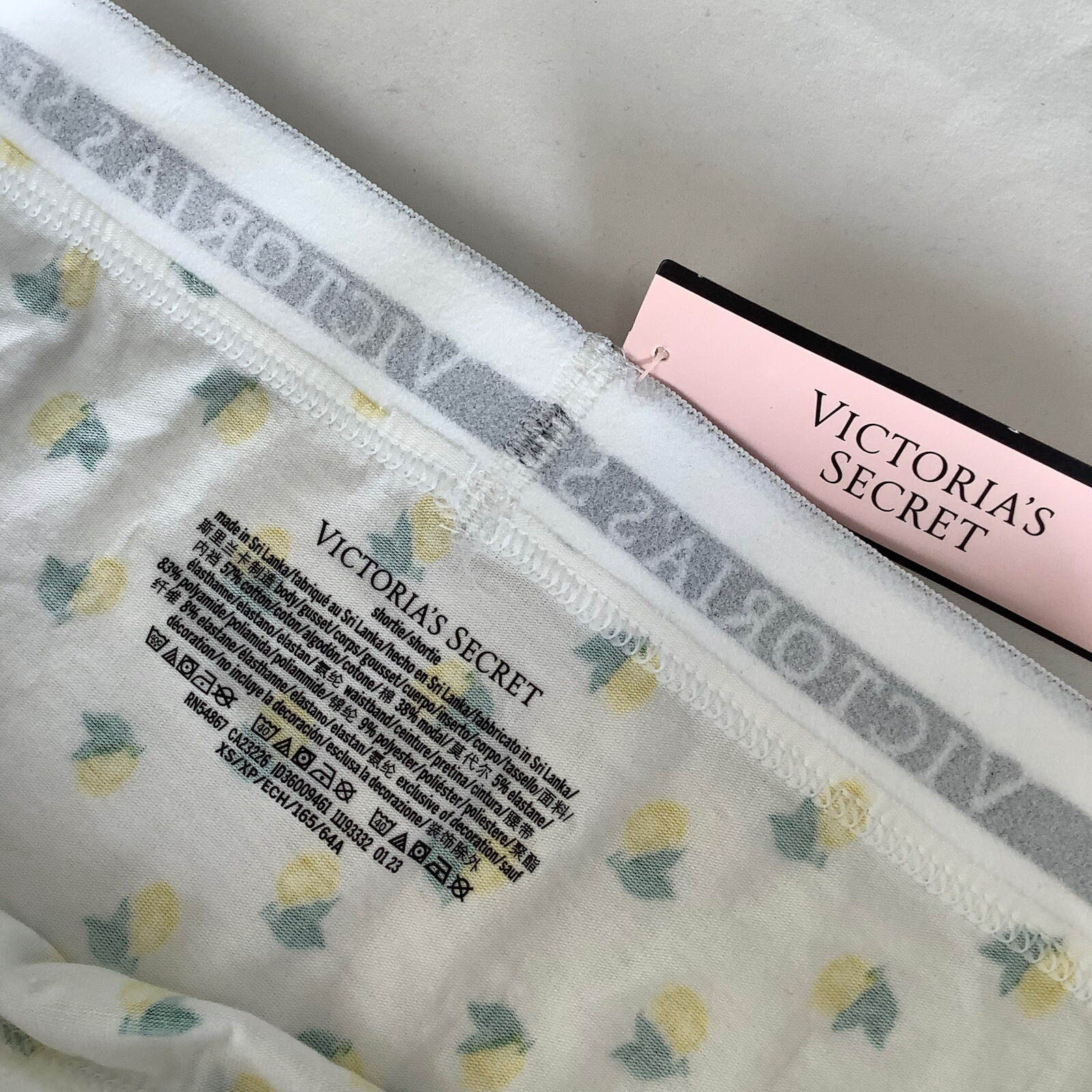 Victoria’s Secret Ivory Lemon Print Boyshorts Boxer Briefs Panties Size XS BNWT