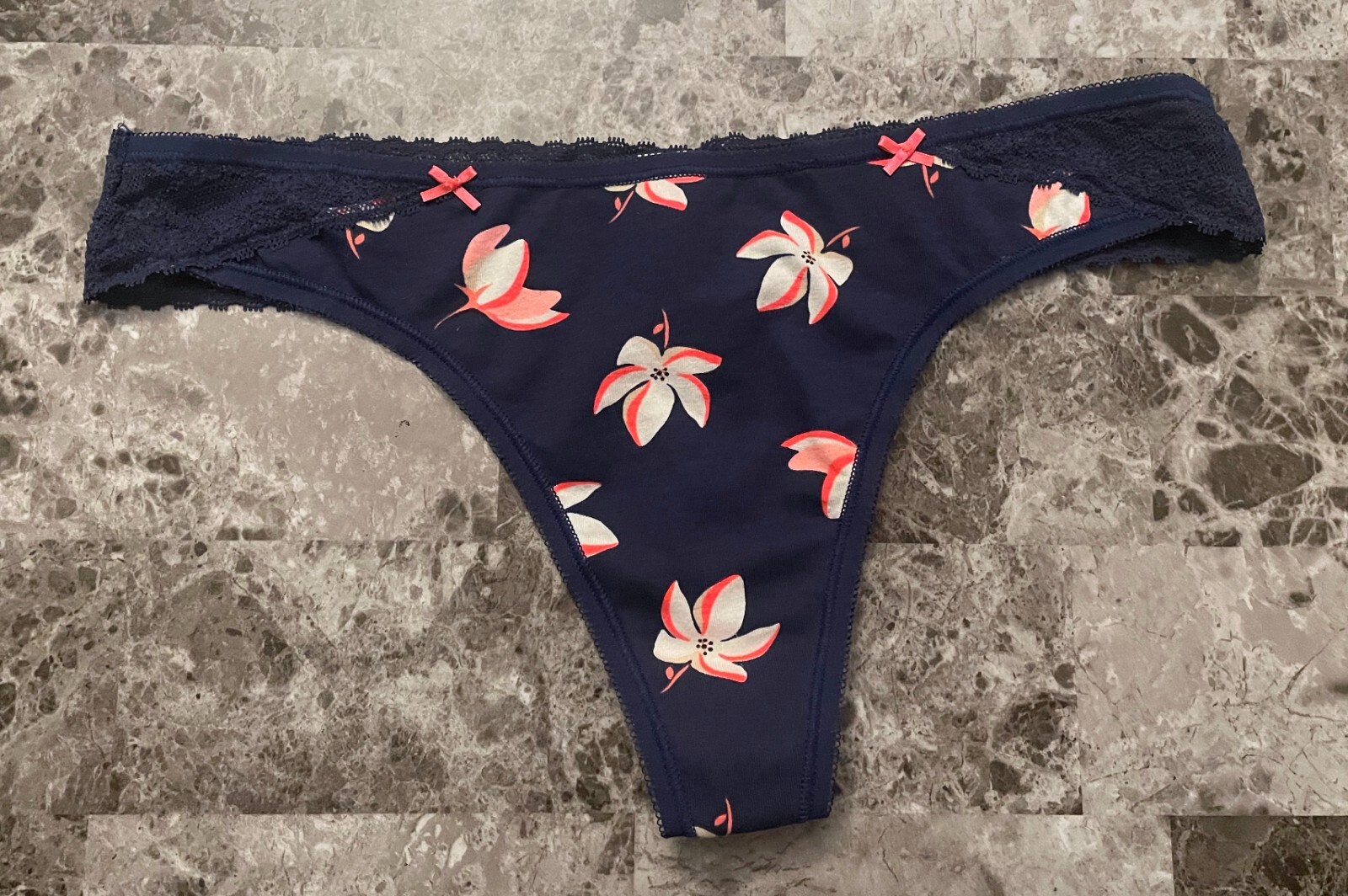 NWT VICTORIA’S SECRET M NAVY BLUE NEON ORANGE FLORAL LACE RARE THONG PANTIES