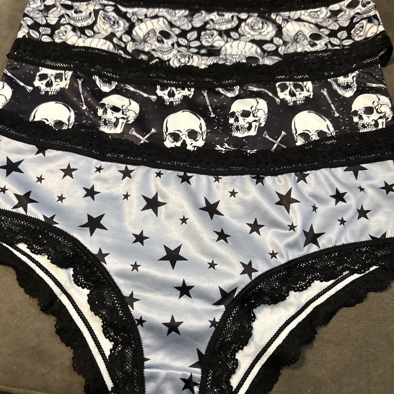 Morvia 3pk lace trim cheeky goth Emo panties S skull/floral skull/stars Lingerie