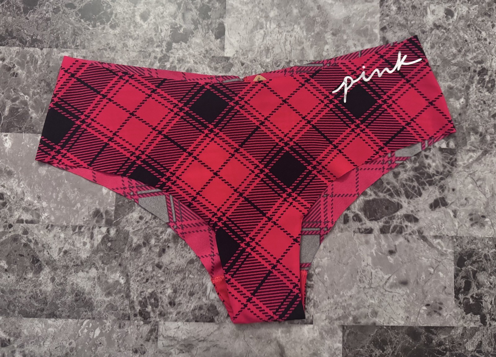 NWT VICTORIA’S SECRET PINK M RED BLACK PLAID LOGO RARE NO SHOW CHEEKSTER PANTIES