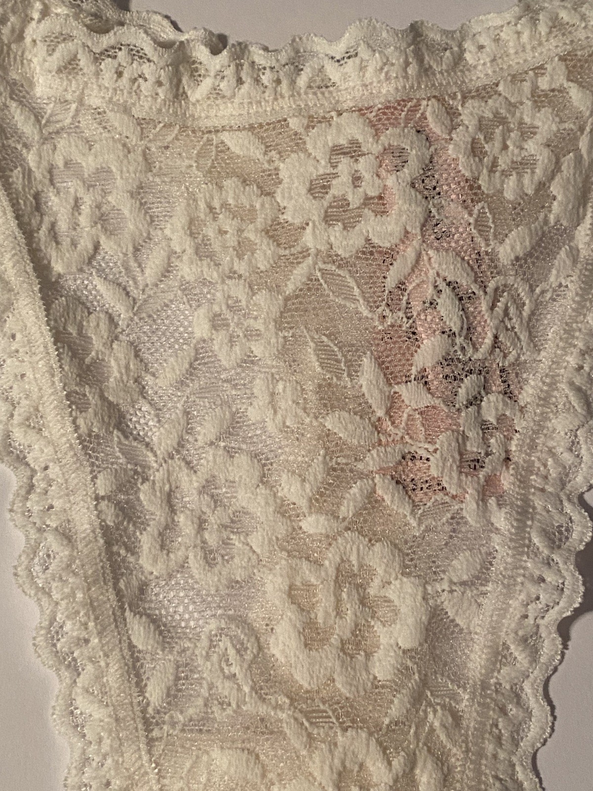 Victoria’s Secret Women’s M Lace String Thong Panties Coconut White Cute NWT