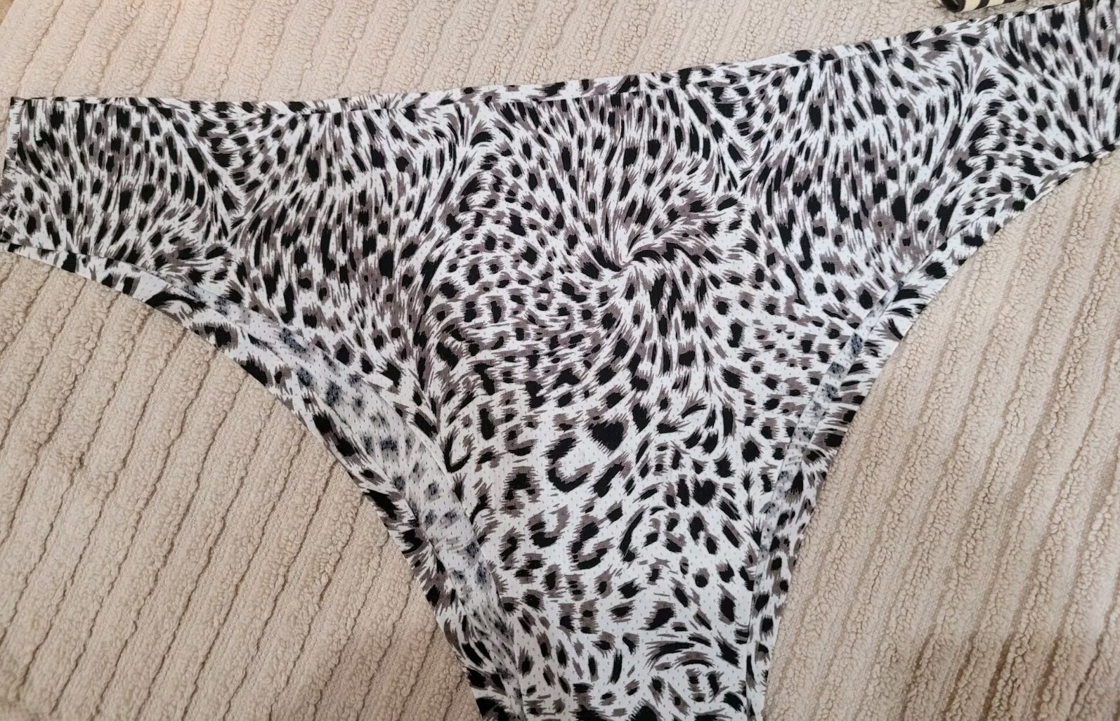 RETRO CHIC 4 Pair Large SeXy Slinky Animal Tanga Polyamide Panties nifp