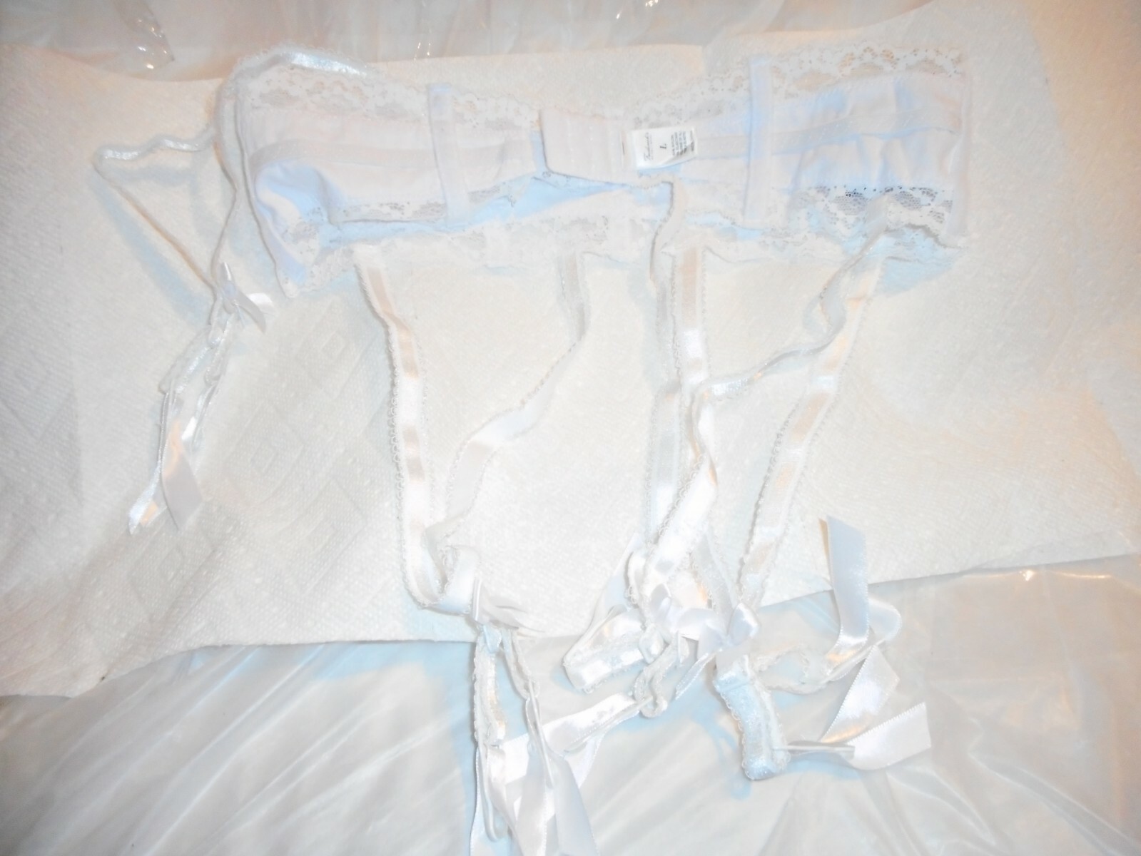 Frederick’s Of Hollywood White Garterbelt With Lace SIZE LARGE