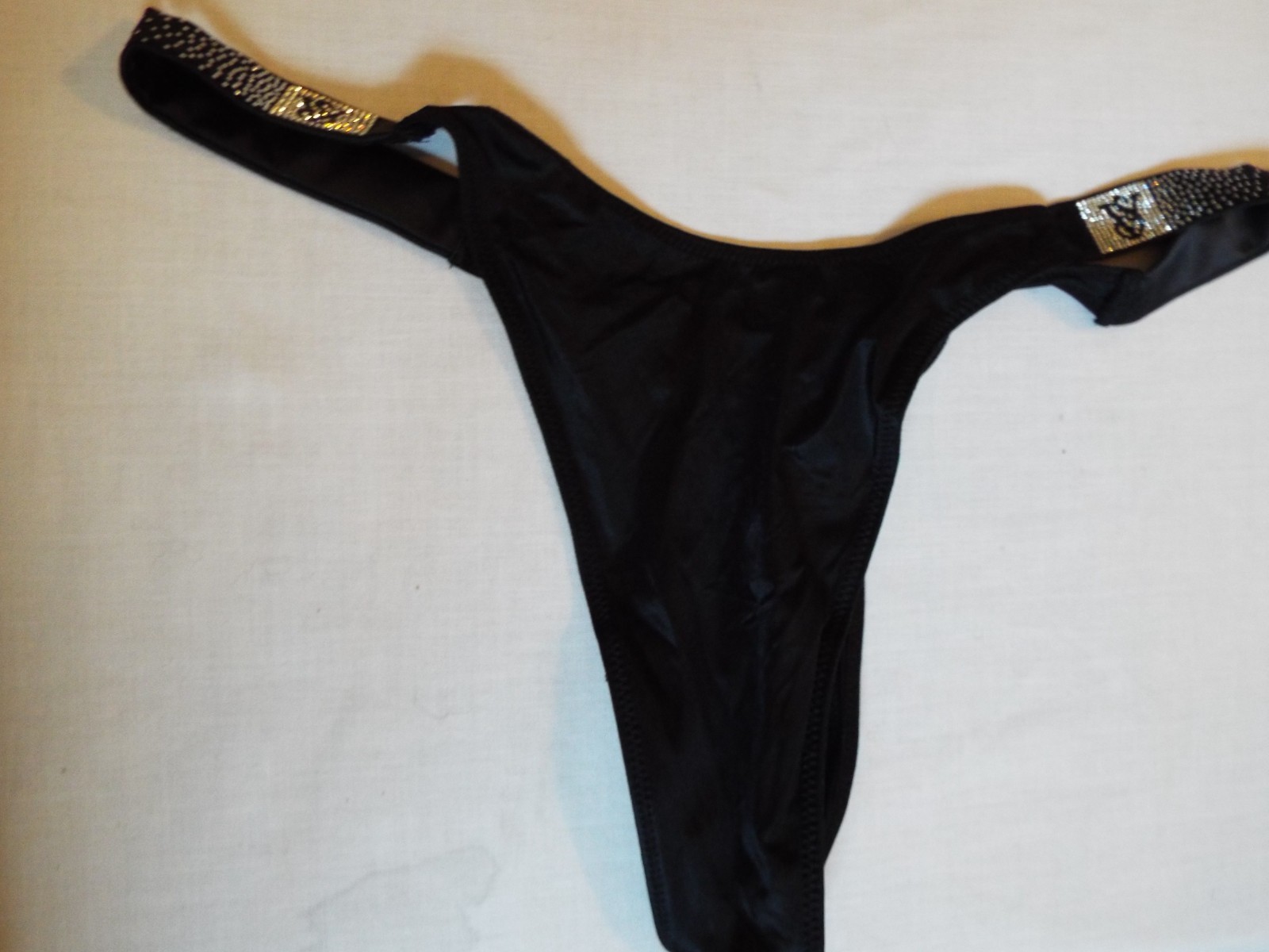 New with tag Victoria’s Scattered Shine Strap Smooth Thong Panty Black Large