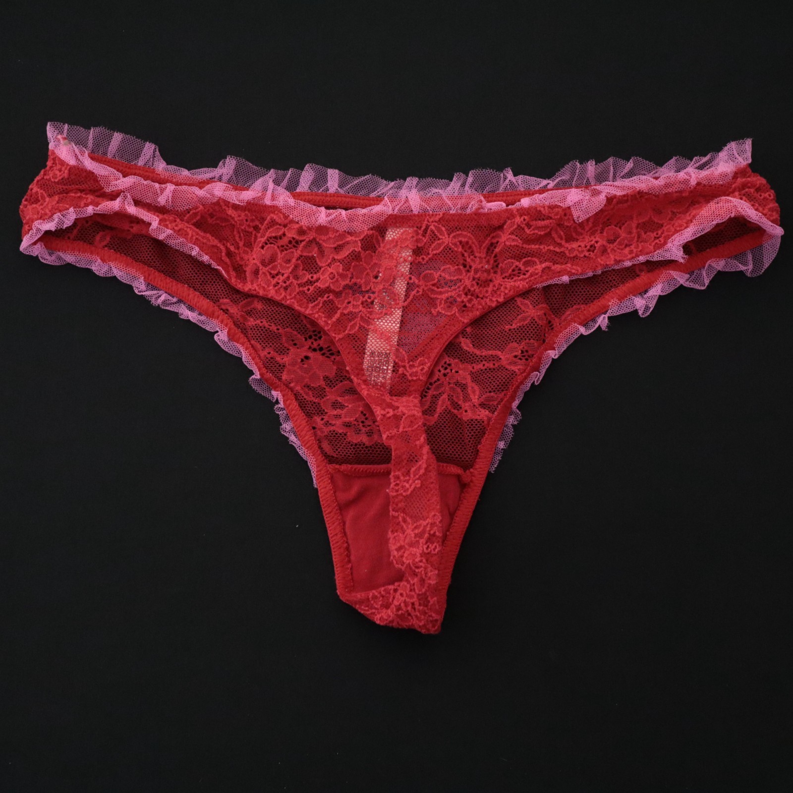 NEW Victoria’s Secret VTG 2020 Lace Ruffle Frilly Heart Thong Panties MEDIUM