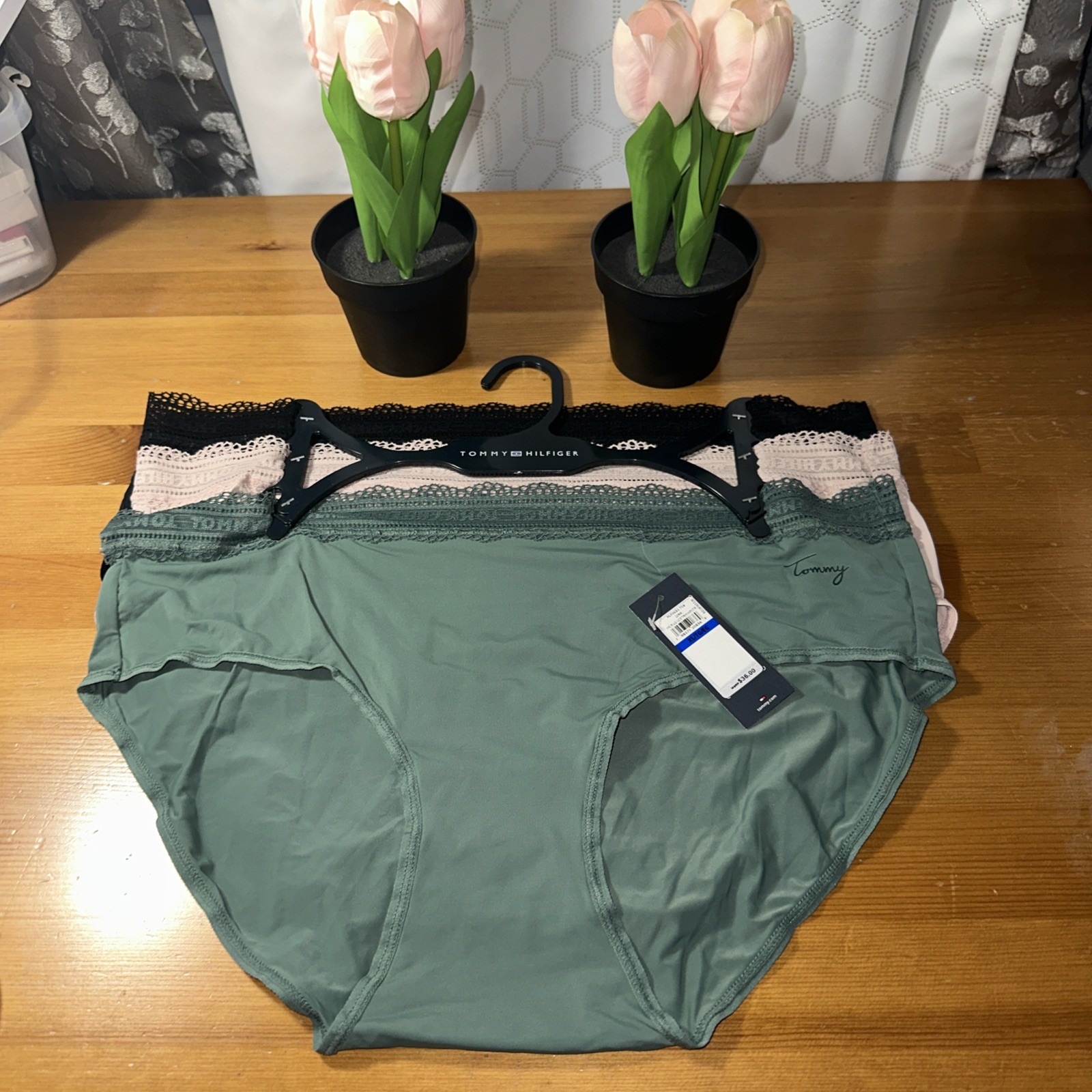Tommy Hilfiger ~ 3 Pair Women Hipster Underwear Panties Size X Large Blk,Grn,Beg