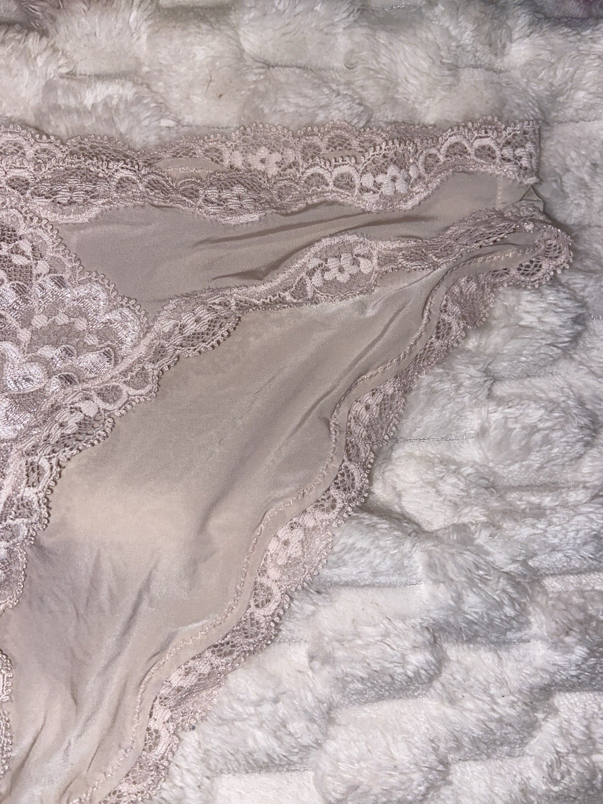 Victoria’s Secret Dream Angels Cheekini Panties L Beige Floral Lace Bow Stretch