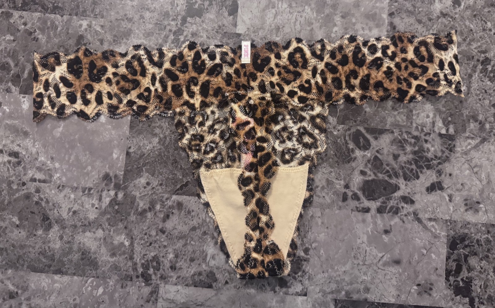 NWT VICTORIA’S SECRET PINK LARGE LEOPARD CHEETAH LACE RARE THONG PANTIES