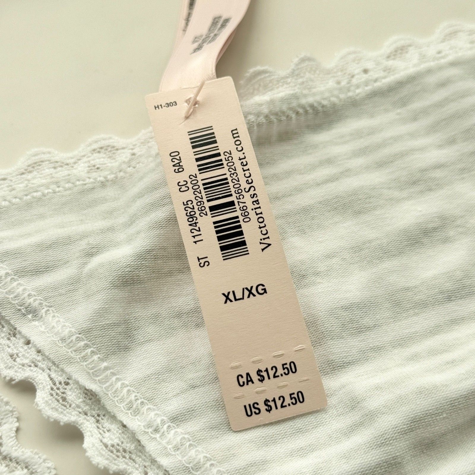 Victoria’s Secret The Lacie Lace-Trim Smooth V-String Panty White & Grey Size XL