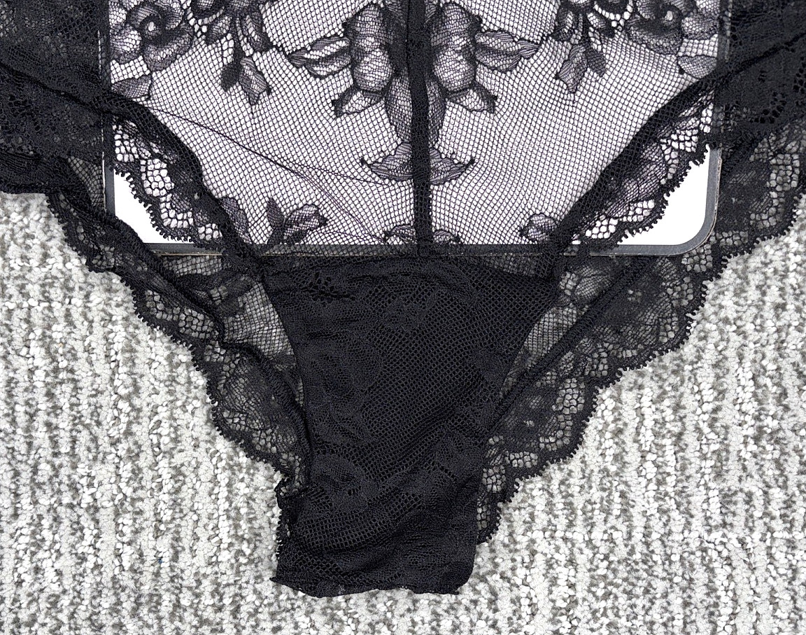 Victoria’s Secret Very Sexy NWT Medium Black Rose Lace Floral Cheeky Panty Sheer