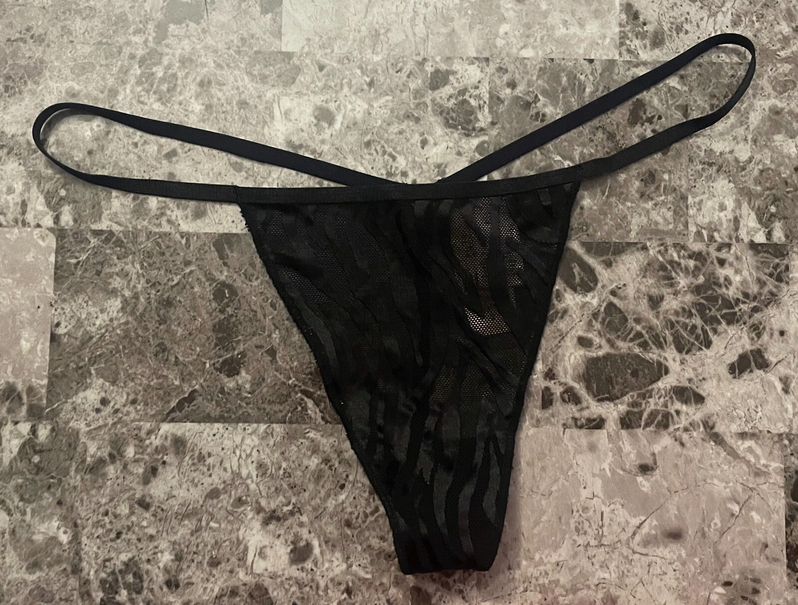 NWT VICTORIA’S SECRET SMALL BLACK ZEBRA MESH VINTAGE RARE V STRING PANTIES