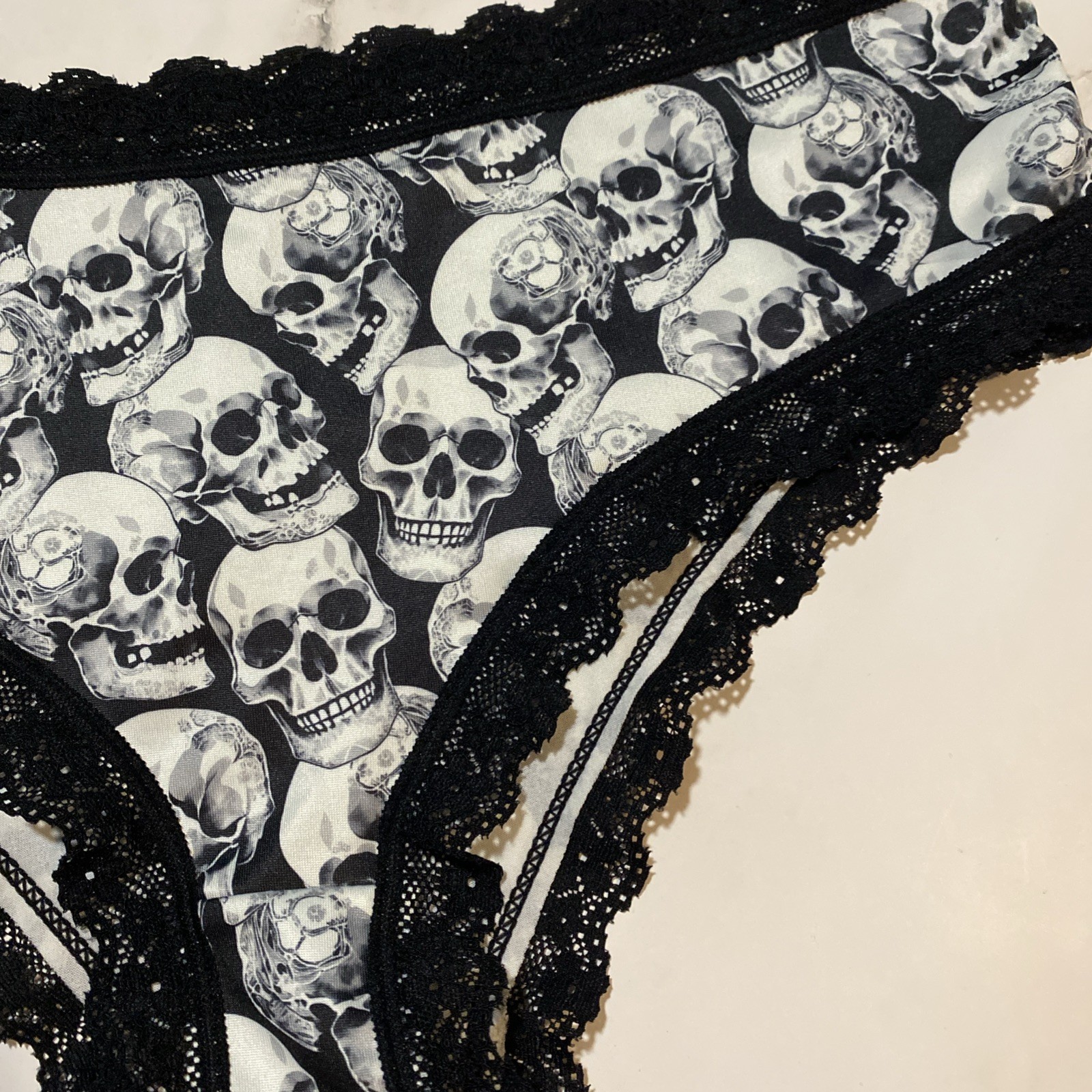 GOTH Skull Black White Lace Trim Boy-short Panties Polyester Stretchy XL NWOT