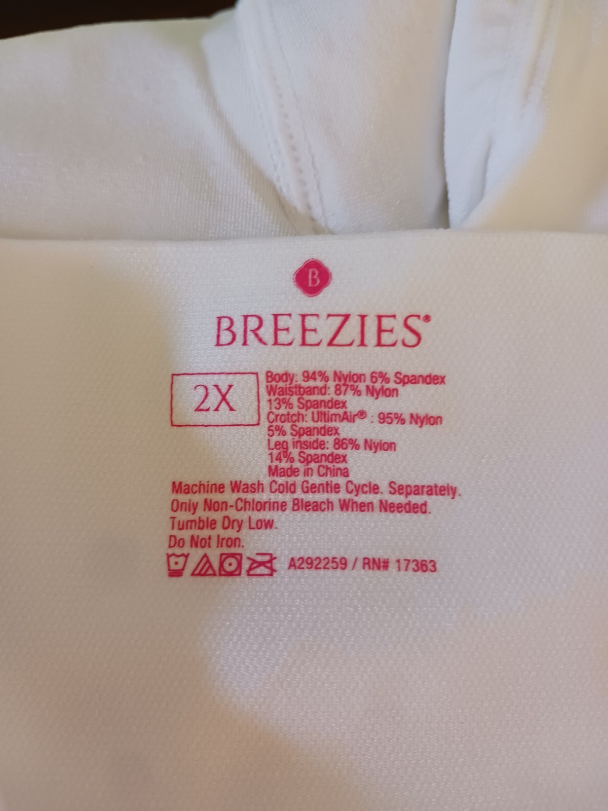 Breezies 2X Seamless Long Leg Control Panties Set of 3 in Sunbeige Black White