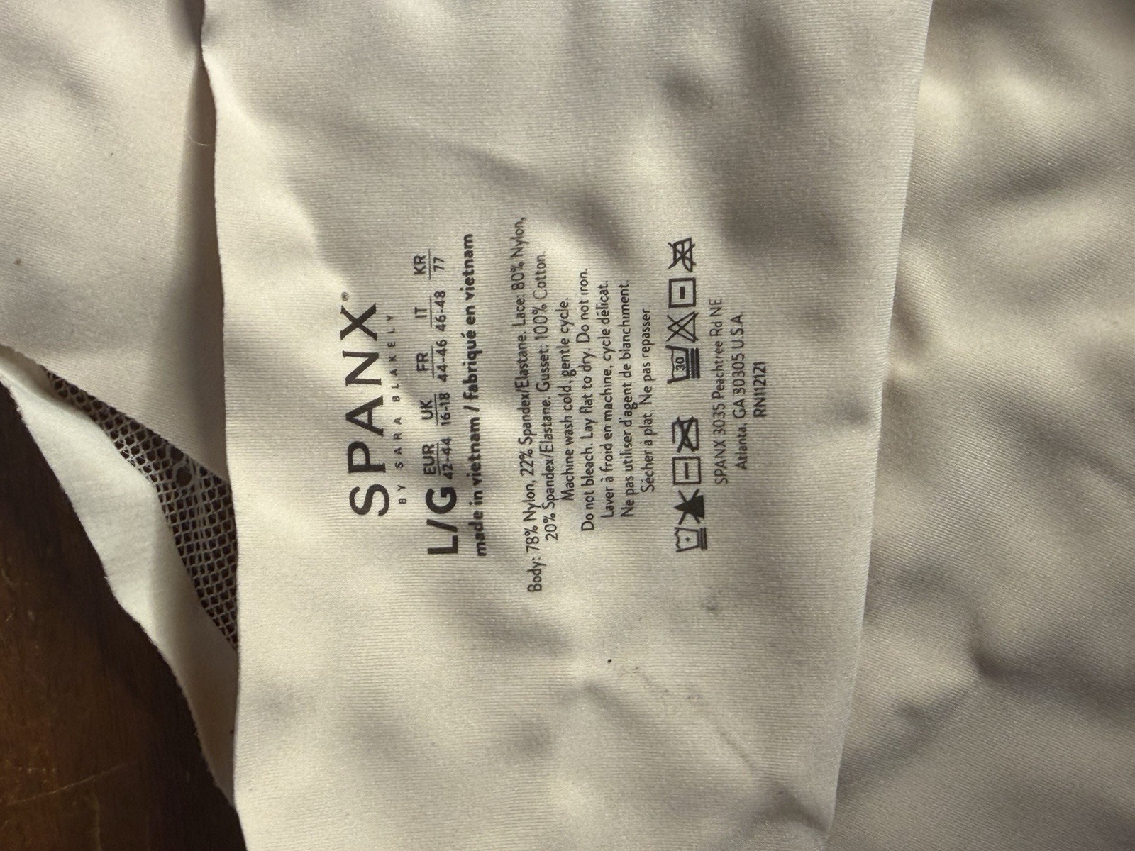 Spanx Undie-Tectable Thong L Nude No VPL Microfiber Smoothing Waistband 277
