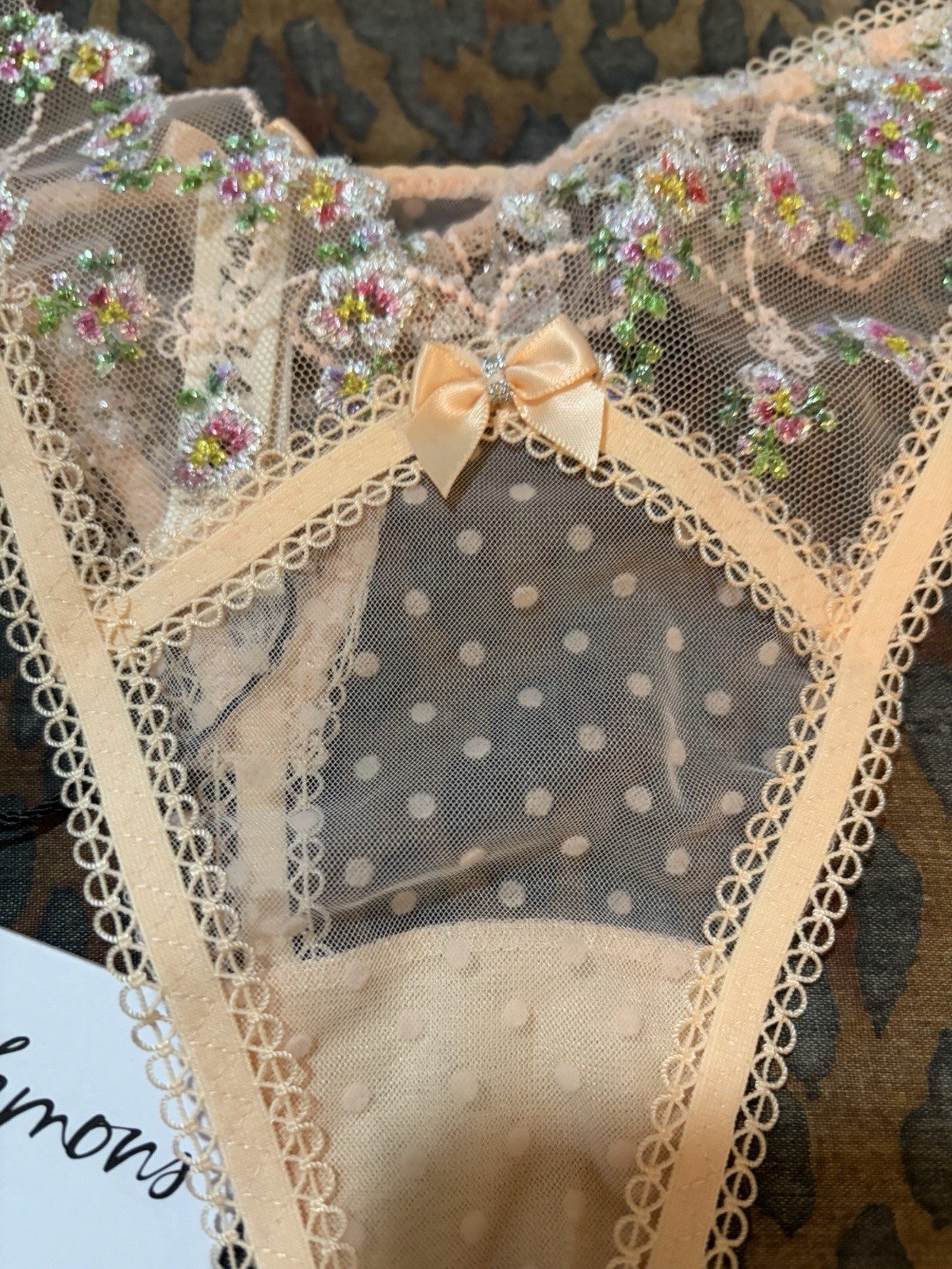 VS LOVE & LEMONS Peach Embroidered Metallic Threads Floral Lace Bows Thong NWT M