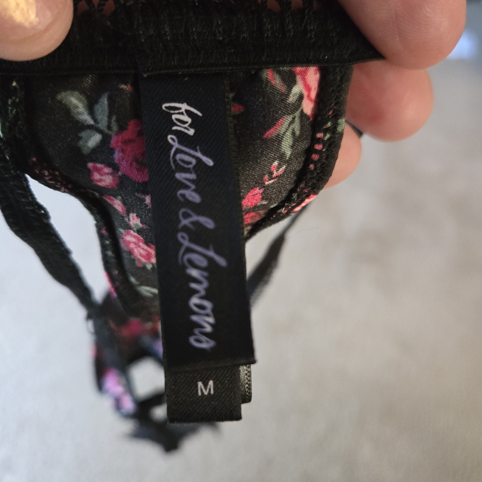 FOR LOVE & LEMONS Medium Victoria’s Secret Melrose Black Thong Panty Red Rose!