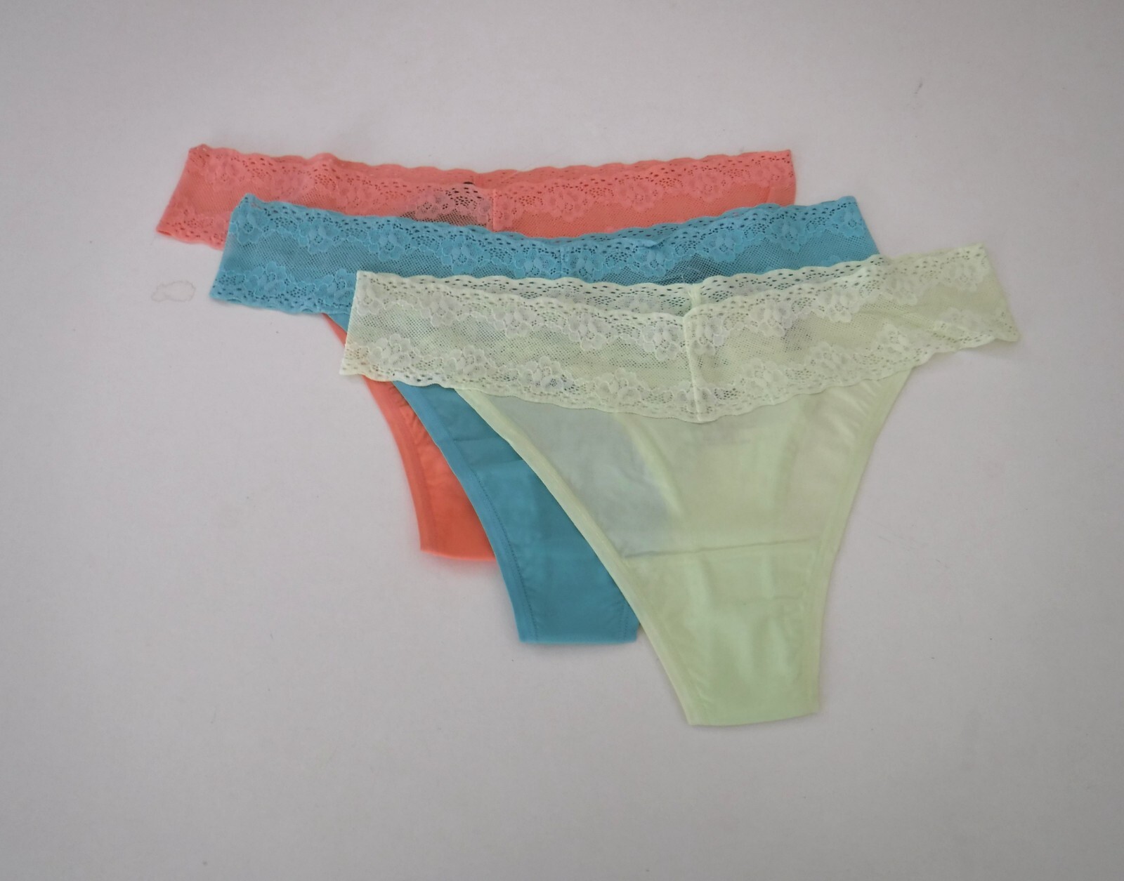 Natori Bliss Perfection One Size Thong 750092 MSRP $18.00 – $20.00 NWT