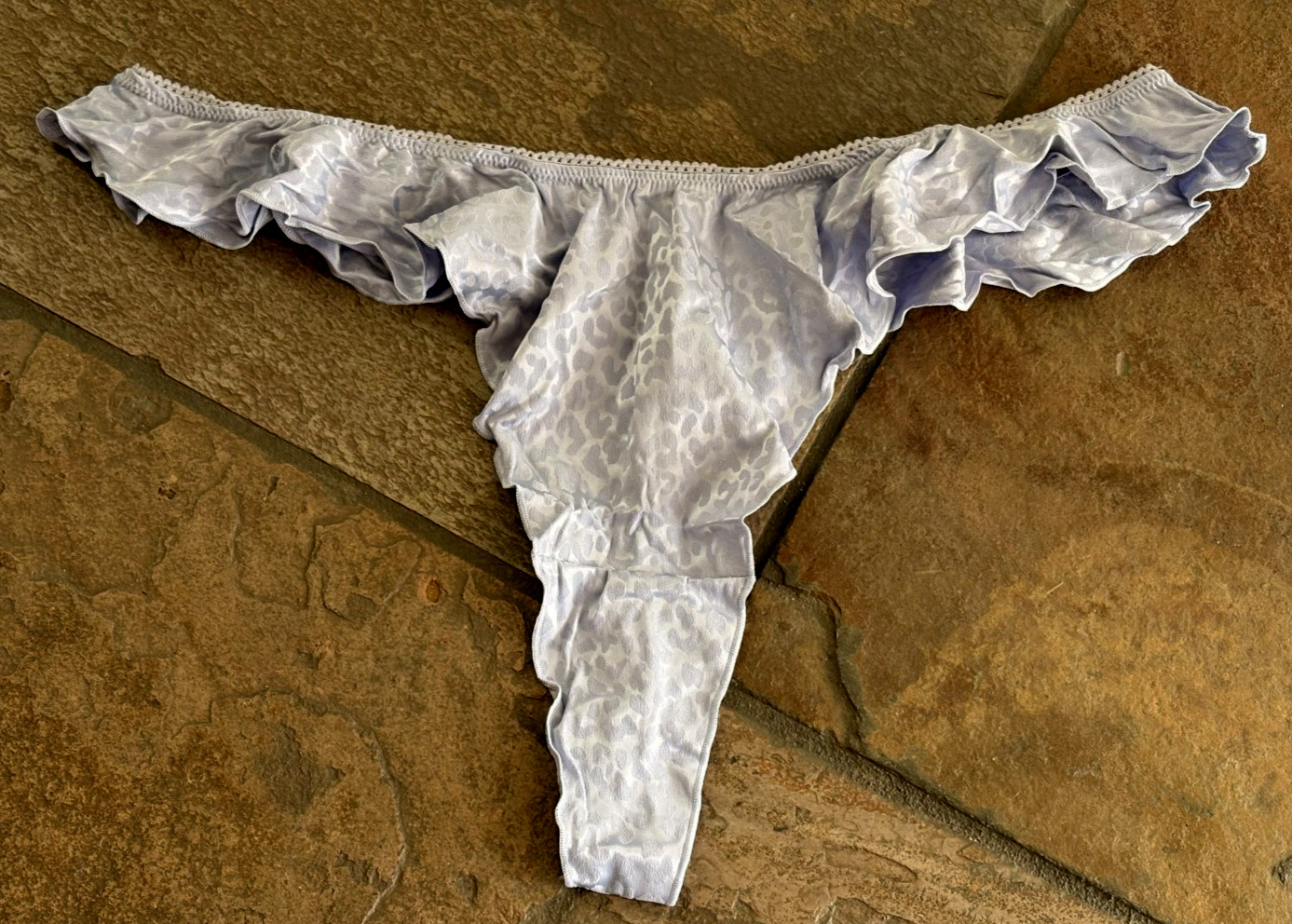VICTORIA’S SECRET XL Leopard Lavender Lilac Satin Ruffled Thong Panties NWT