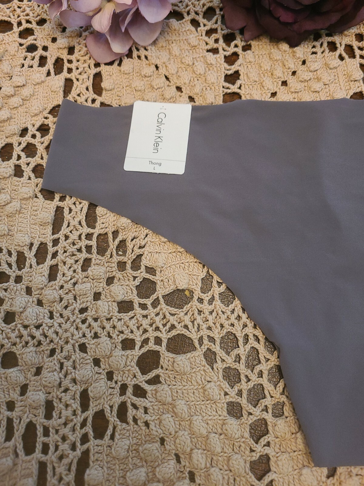 L/7 CALVIN KLEIN Logo Invisibles Microfiber Seamless SeXy Thong D3428-030 NWT