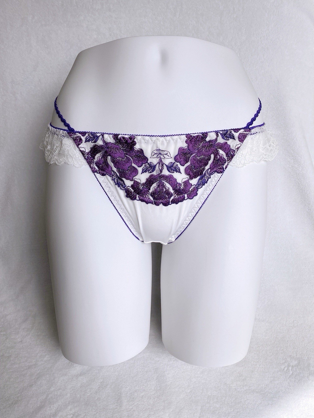 US-M/JP-L Japanese Brand Gorgeous Embroidery Sexy Waist Band Ruffle Strap Thong