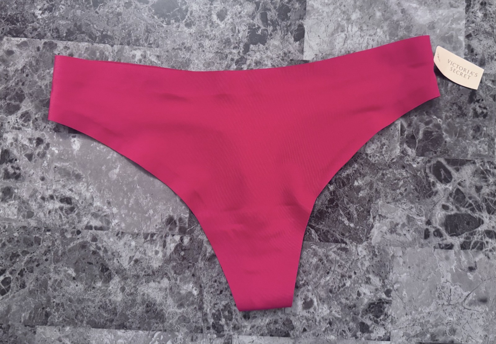 NWT BODY BY VICTORIA’S SECRET M PINK SMOOTH THICK VINTAGE RARE THONG PANTIES