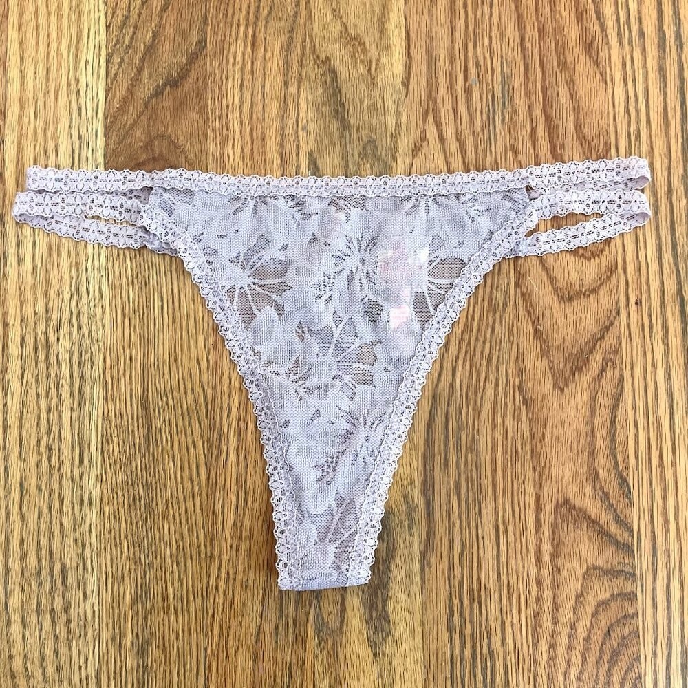 NEW NWT VS PINK VICTORIA’S SECRET Lace Strappy Thong Panty Lilac Lavender Large