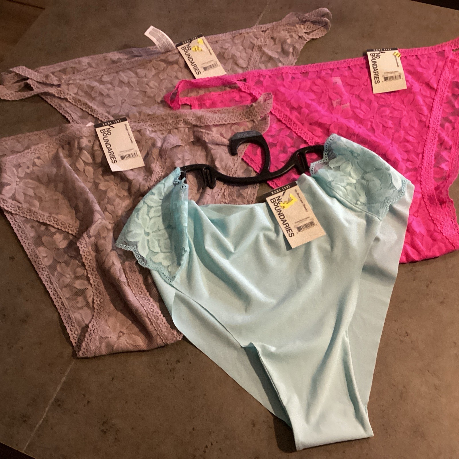 Lot Of 4 No Boundaries XXXL (22) Three Strappy Lace Cheeky, 0ne No Show Lace