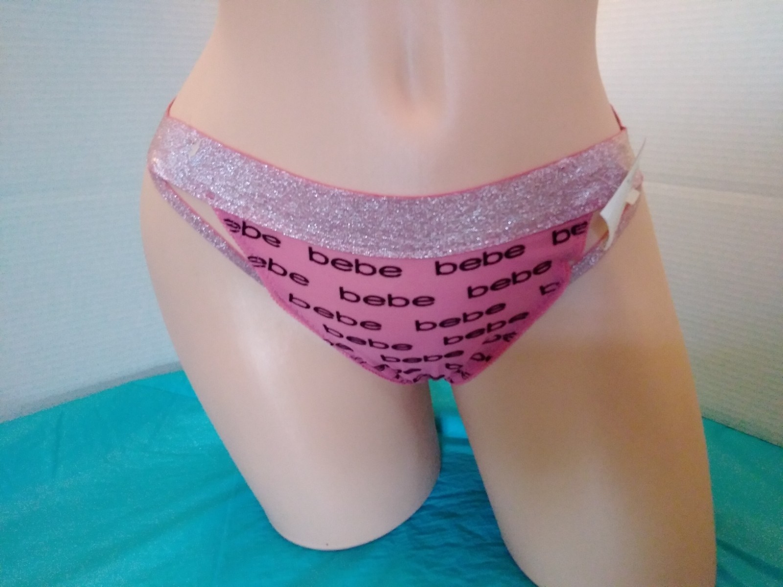 NWT Panties bebe Initimates Shiny Glitter Pink Strap Cutout Thong L
