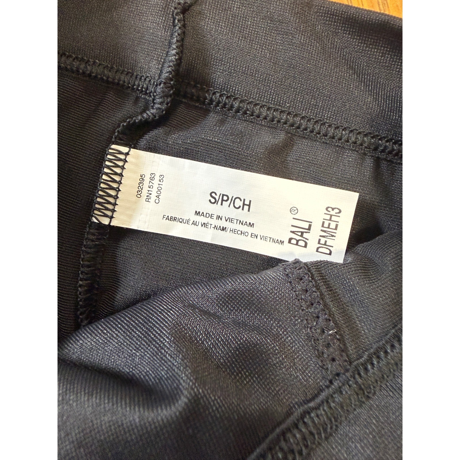 Bali One Smooth U Ultra-Light Panties Women Small Black Grey 3-Pack DFMEH3