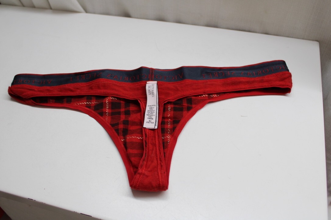 MED Red GOLD Glitter Plaid V-String LOGO Victorias Secret Thong Holiday Pantie