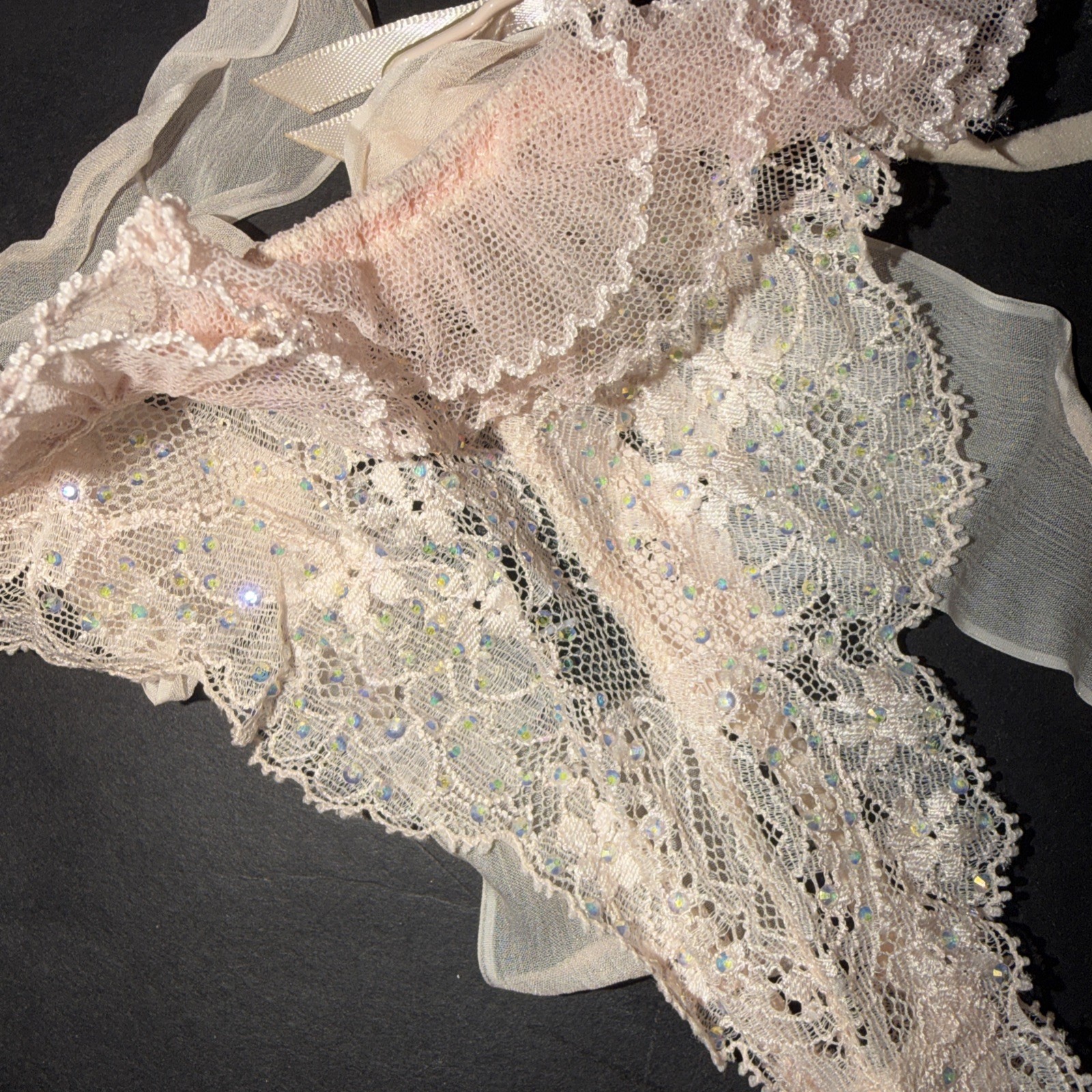 Victoria’s Secret Designer Collection S THONG+XS/S GARTER Belt PINK Beige Ruffle