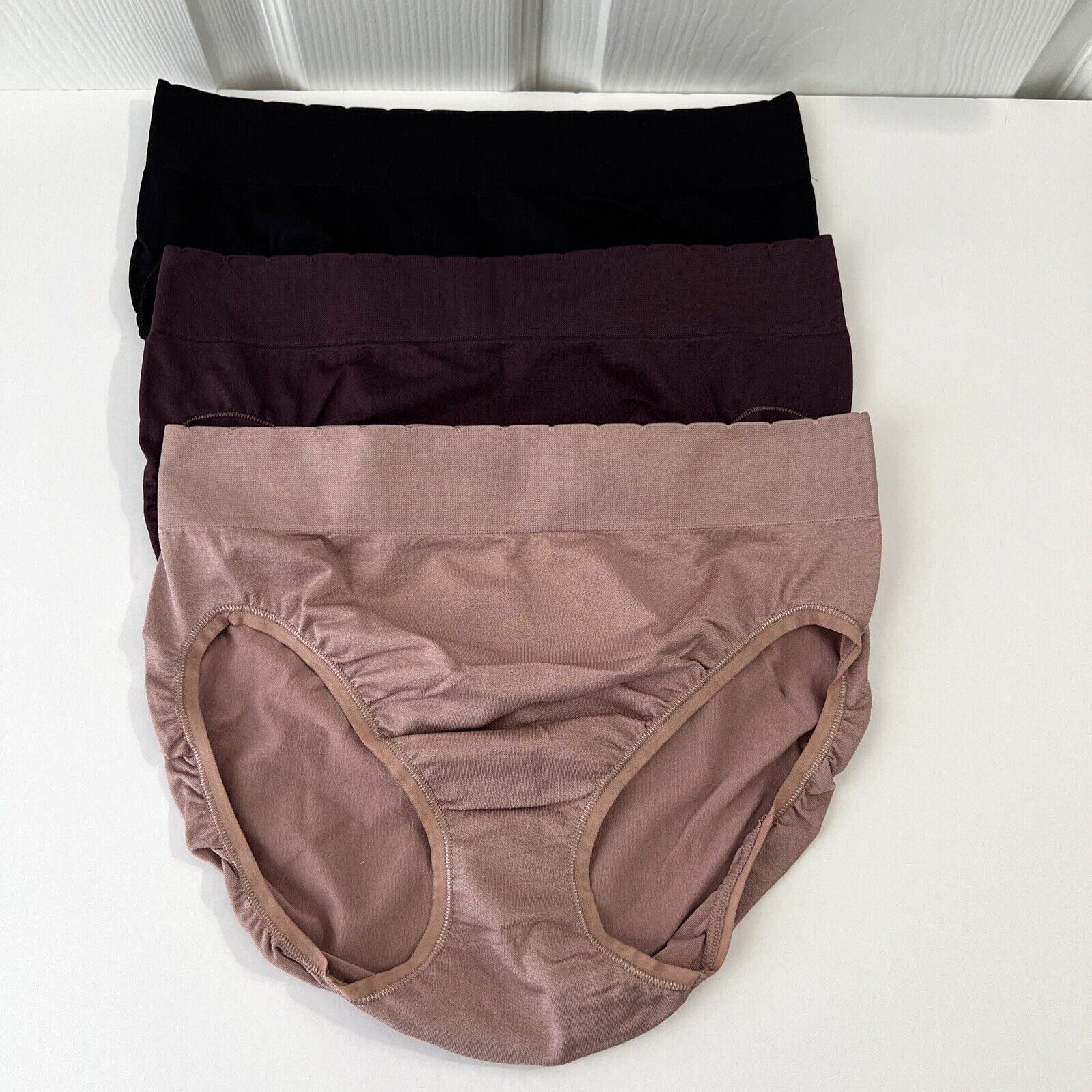 NEW Vanity Fair 3 Pack No Pinch No Show Seamless Hi-Cut Panties 6/M Multi-Color