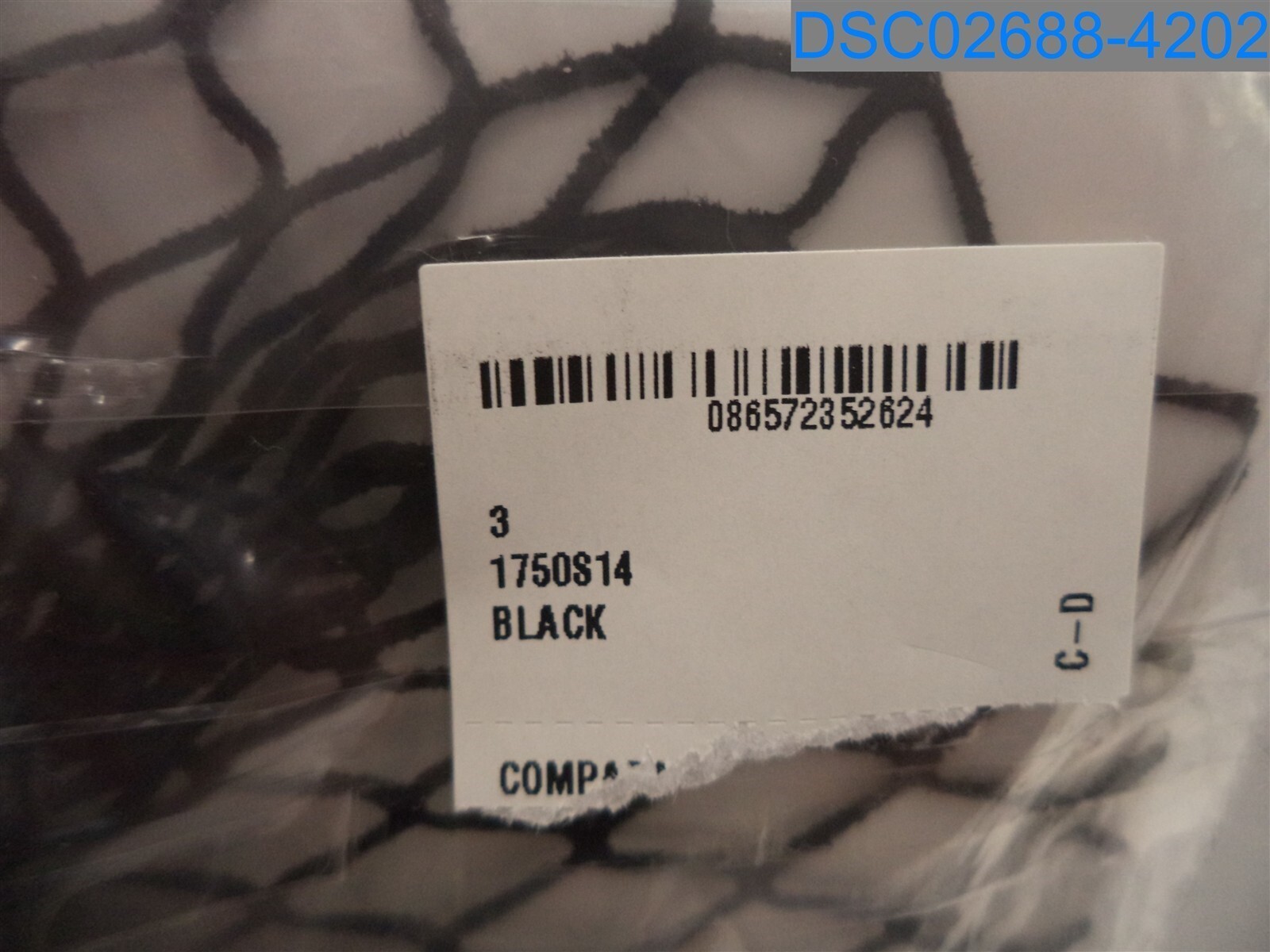 UNBRANDED: Women’s Black Large Fishnets 086572352624