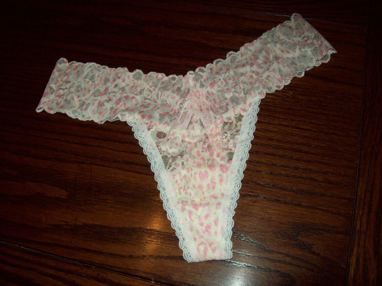NWT Victoria’s Secret floral LACE THONG PANTIES 11146101 ivory/pink M