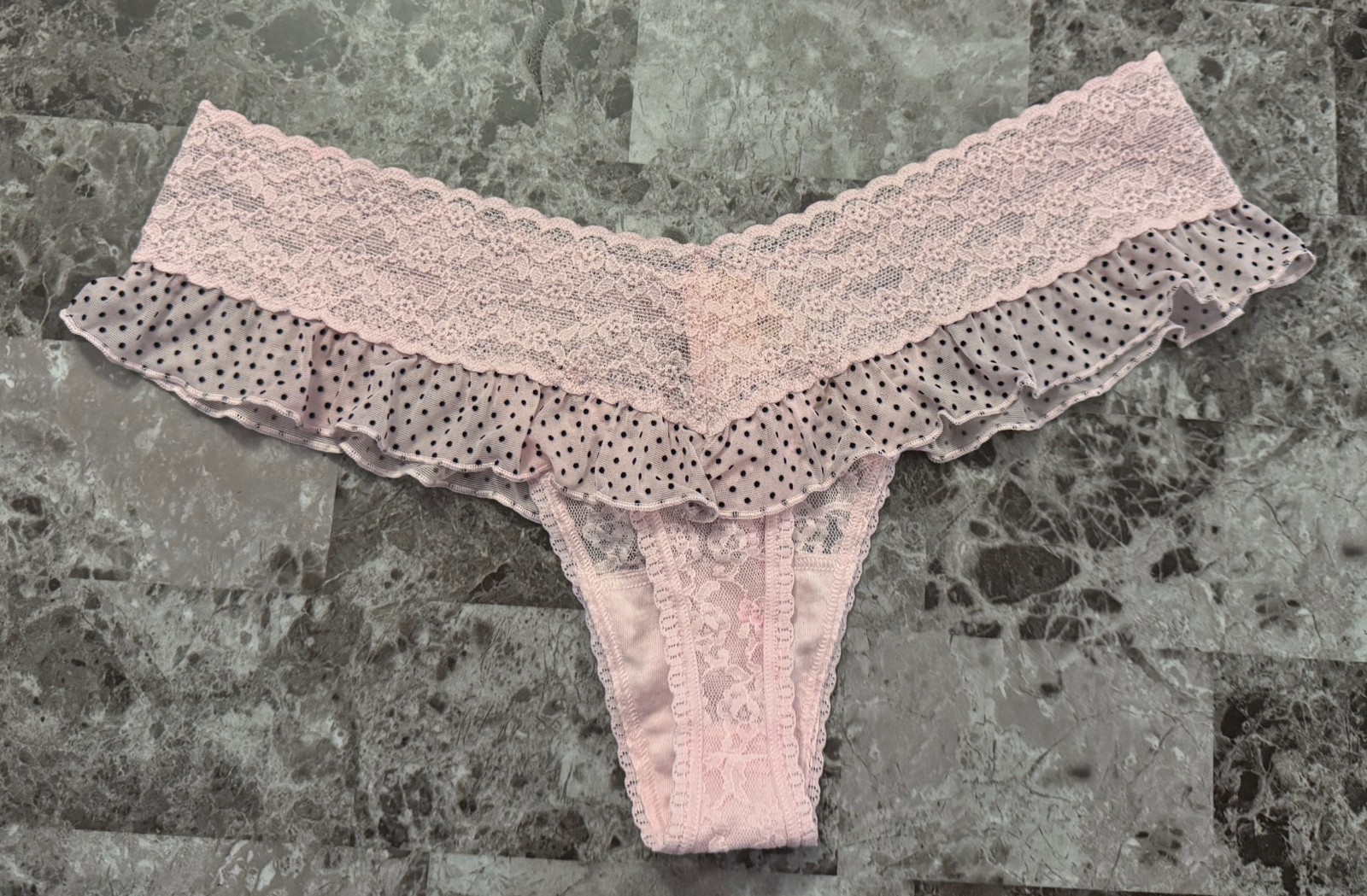 NWT VICTORIA’S SECRET O/S POLKA DOT RUFFLE LACE LACIE VINTAGE RARE THONG PANTIES