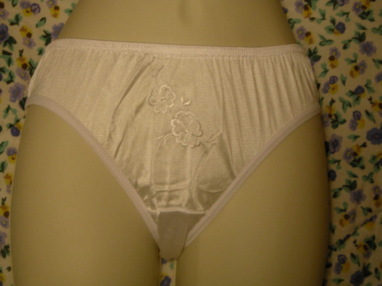 12 NYLON SOEN BIKINI PANTIES NWT SMALL