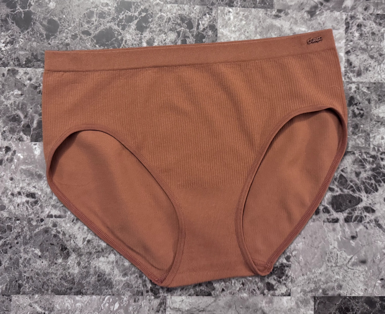 NWOT GAP BODY TAN RIBBED STRIPE LOGO HARDWARE STRETCH SEAMLESS BRIEF PANTIES